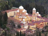 
	Calugarii de pe Muntele Athos protesteaza fata de decizia Guvernului de a le impozita veniturile
