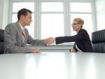 Cine are sanse sa se angajeze in aprilie: contabilii, IT-istii si cei care stiu limbi straine