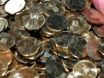 Pana unde vor ajunge dobanzile la banci. Creditele in lei se ieftinesc, iar cele in euro se scumpesc