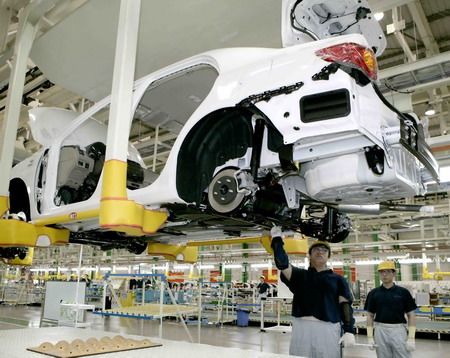 Toyota suspenda productia la cinci uzine europene