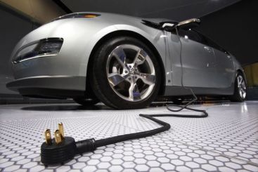 Masina electrica, alternativa la scumpirea benzinei? Avantaje si dezavantaje VIDEO