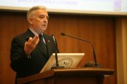 Isarescu nu vrea inghetarea preturilor la carburanti, nici macar in situatii exceptionale