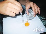 Ironic: chiar chinezii se tem de oua falsificate si chifle reciclate