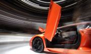 Cum a incaput un Lamborghini Aventador intr-o camera cat dormitorul tau VEZI VIDEO