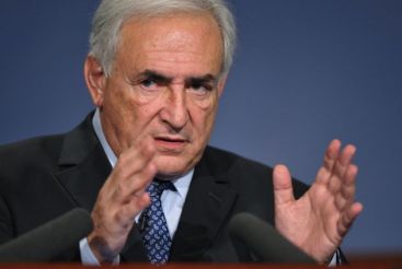 Scandal sexual la varful FMI! Directorul Dominique Strauss-Kahn, pus sub acuzare pentru viol VIDEO