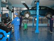 Politistii investigheaza service-urile auto care vand piese contrafacute. Cum deosebesti piesele originale de falsuri