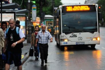 Infractiunile din mijloacele de transport s-au dublat. Poti suna la 112 daca esti buzunarit VIDEO