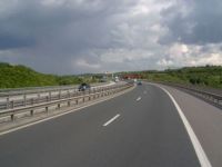 
	Guvernul, acuzat ca a risipit zeci de milioane de euro cu sistarea lucrului la Autostrada Transilvania
