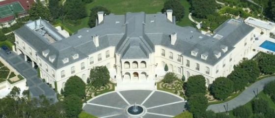 Cea mai scumpa casa din SUA, construita de Aaron Spelling, a fost cumparata de un model de 22 de ani