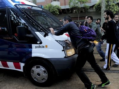 Masurile de austeritate au scos in strada sute de spanioli la Barcelona