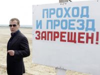 
	Medvedev &ldquo;vinde&rdquo; Rusia pentru 30 de miliarde de dolari. Cum vrea liderul de la Kremlin sa evite criza
