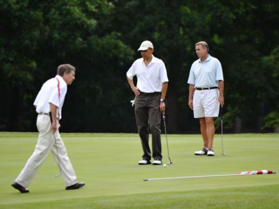 Obama vrea sa-si induplece adversarii politici pe terenul de golf. Miza: ridicarea plafonului datoriei federale