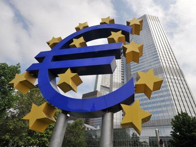 Seful BCE incearca sa recastige increderea europenilor in moneda unica: Euro este stabila si credibila