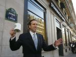 Cum salvezi o companie de la cadere. Ce miscari a facut CEO-ul Starbucks, Howard Schultz, pentru a repune pe picioare cel mai mare lant de cafenele din lume