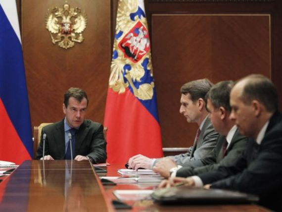 Banca Mondiala: Rusia poate ajunge in situatia Greciei. Ce trebuie sa faca Medvedev pentru a evita o criza similara cu cea elena