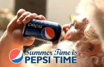 Pepsi isi ataca eternul rival intr-o noua campanie, dupa trei ani de absenta publicitara. VIDEO