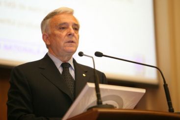Isarescu: Cursul de echilibru este o cutie neagra . Efectul de turma este dominant in sistemul bancar VIDEO
