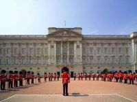 
	Criza si la Palatul Buckingham. Guvernul a taiat o suma record din bugetul reginei
