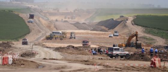 Companiile care construiesc drumuri, anchetate de Concurenta. Licitatii castigate de cine trebuie au pagubit statul cu 40 mil. euro