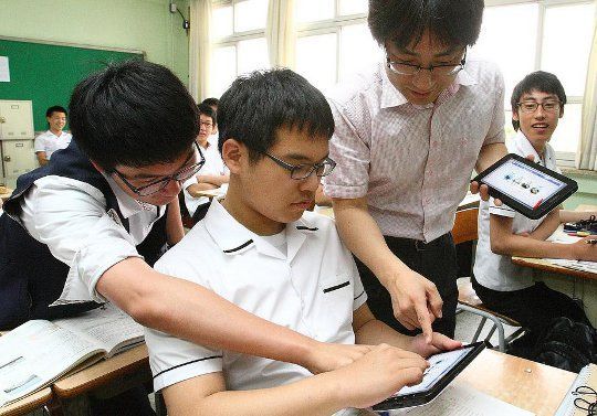 Manualele scolare vor fi inlocuite cu tablete in Coreea de Sud