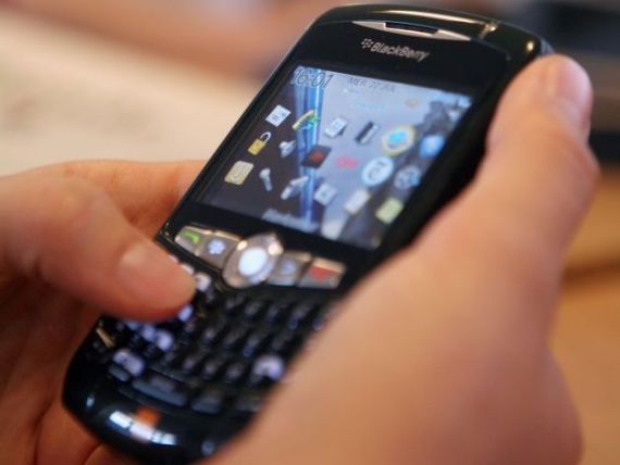 Comisia Europeana vrea sa reduca si mai mult tarifele pentru convorbiri si internet in roaming. Cat vei plati
