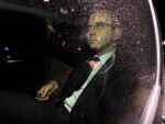 Fostul redactor-sef al tabloidului News of the World, retinut. Un alt jurnalist, care a spionat telefonul printului William, arestat