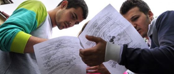 Viitorul profesional al elevilor picati la Bac: chelneri, paznici sau vanzatori. Doar 1 din 10 si-ar gasi job in aceasta vara