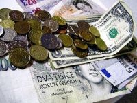 
	Topul celor mai vulnerabile monede in fata crizei din zona euro. Cum se comporta leul
