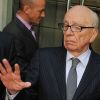 Scandalul continua: Rupert Murdoch, magnatul presei, a fost audiat. Un protestar a incercat sa-l loveasca VIDEO