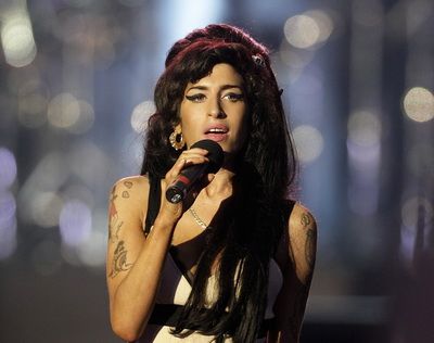 Vanzarile albumelor lui Amy Winehouse au crescut de 37 de ori dupa moartea artistei
