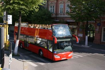 De astazi, in Capitala circula autobuze turistice supraetajate. Cat costa sa vezi Bucurestiul de la inaltime VIDEO