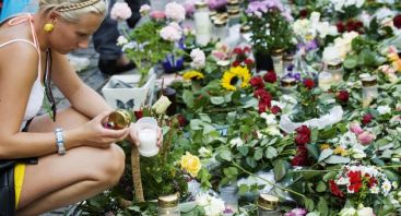 Trandafirul, de 15 ori mai scump decat in mod obisnuit. Florarii romani fac profit din suferinta norvegienilor. VIDEO