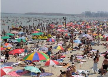 Litoral de 4 milioane de euro/zi. Un cuplu cheltuieste peste 500 de lei/zi in Mamaia. VIDEO