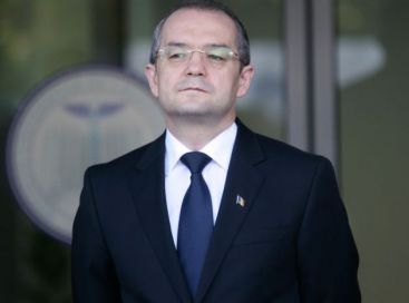 Cum ii motiveaza Boc pe muncitori sa termine la timp autostrada Bucuresti-Ploiesti: Va tai capul! VIDEO
