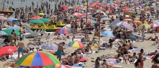 Analiza: Unde stau 100.000 de turisti in plus in week-end-urile aglomerate pe litoral