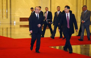 Boc s-a dus la chinezi dupa contracte de investitii. S-a intors cu promisiuni si cu bune intentii VIDEO