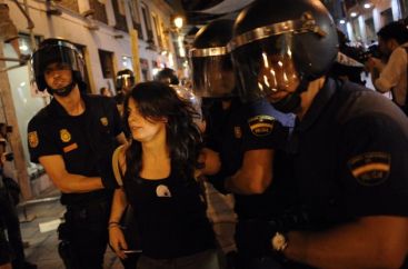 Intr-o tara macinata de criza economica, vizita Papei costa 100 mil. euro. Spaniolii au iesit nemultumiti in strada. VIDEO