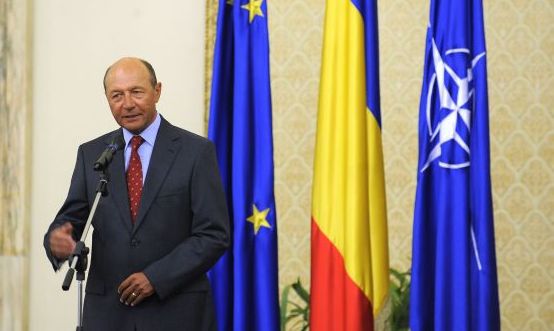 Basescu nu renunta la ideea adoptarii euro in 2015