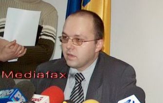 Pretindeau comisioane ilegale de pana la 1 mil. euro. Subsecretarul de stat Remus Virgil Baciu si un fost consilier din MAI, arestati intr-un dosar de coruptie VIDEO