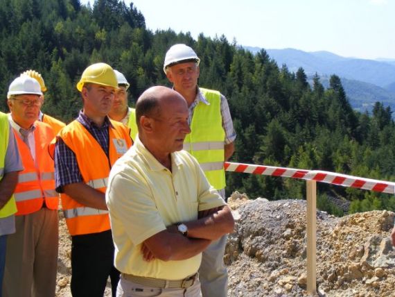 Traian Basescu: Toti angajatii de la Rosia Montana vor fi romani, inclusiv directorul
