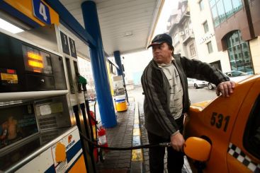 Romanii cheltuiesc din nou. Pe ce se duc cei mai multi bani VIDEO