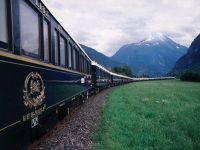 
	Trenul Orient Express a oprit in Sinaia. Voiajul de lux costa 6.000 de euro
