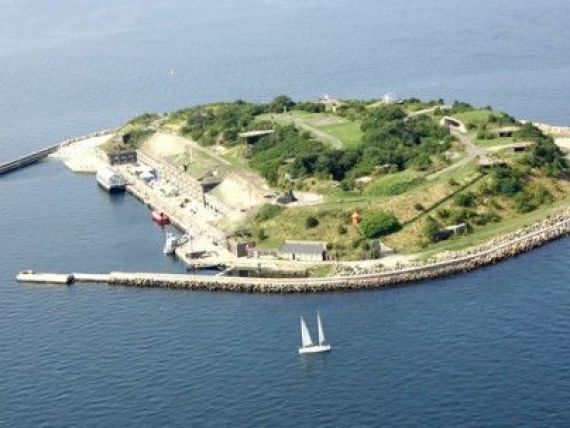 Ai bani de cheltuit? Cea mai mare insula artificiala din lume, scoasa la vanzare FOTO