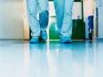 Medicii britanici cer sa se ia masuri: Asistentele din Romania si Bulgaria pun in pericol viata pacientilor