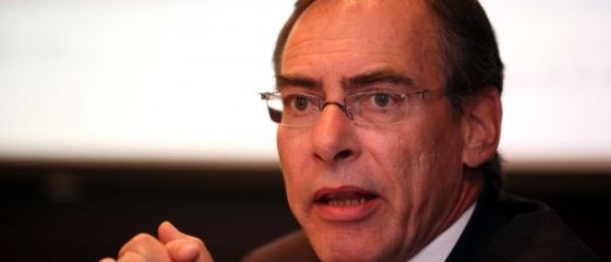 Erste cumpara 25% din actiunile BCR sub pretul din 2006. Austriecii explica: Listarea BCR este imposibila