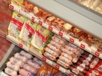 
	Miscare surpriza pe piata retailerilor din Romania. Surse: Magazinele Angst vor purta si numele Carrefour Market
