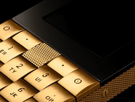 O companie daneza vrea sa dea lovitura cu telefonul de colectie, din aur masiv. Aparatul costa cat un apartament de doua camere in Bucuresti FOTO