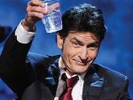 Charlie Sheen va incasa 100 de milioane de dolari pentru ca a fost dat afara din Two and a Half Men