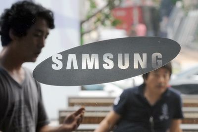 Samsung vrea sa blocheze in justitie vanzarea noului iPhone al Apple