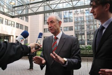 Ministrul olandez, care ne-a trantit usa in nas, ar avea o vila de 200.000 de euro la Marea Neagra VIDEO